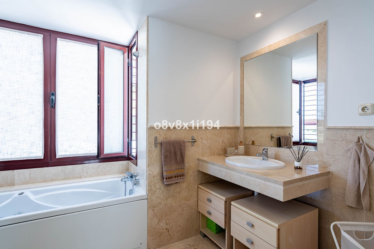 Appartement te koop in Casares | 4 slaapkamers H5408272