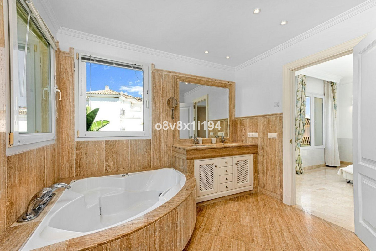 Huis te koop in Casares | 2 slaapkamers H5420248