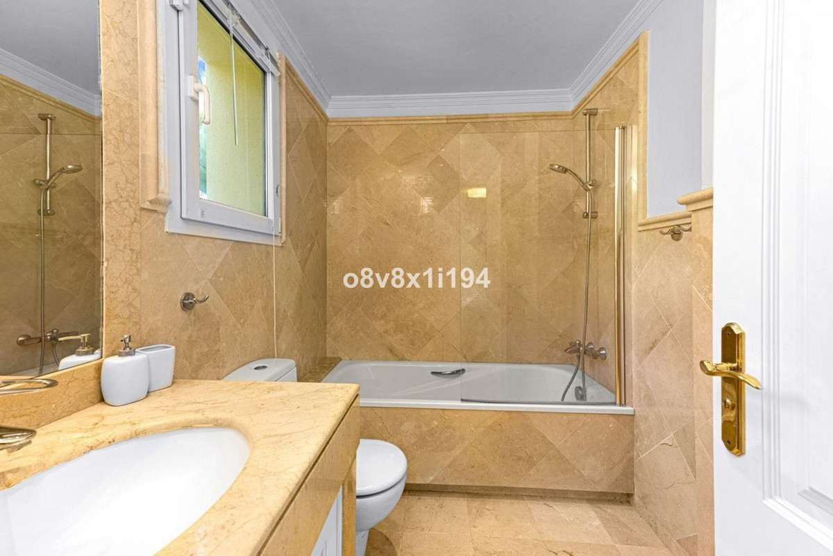 Huis te koop in Casares | 2 slaapkamers H5420248