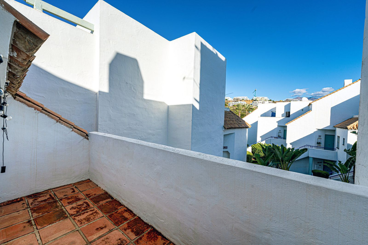 Penthouse in Casares Playa-27