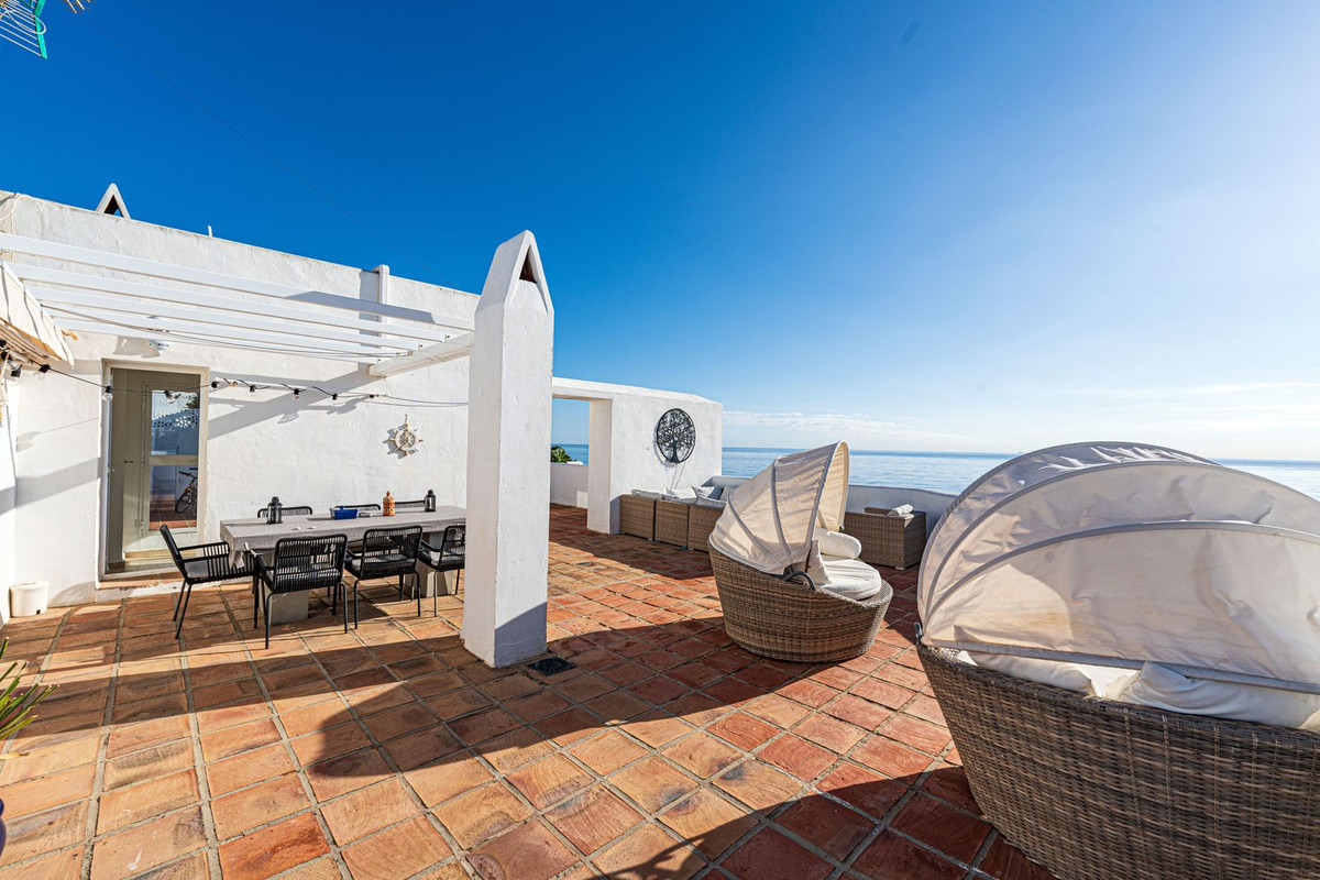 Penthouse in Casares Playa-40