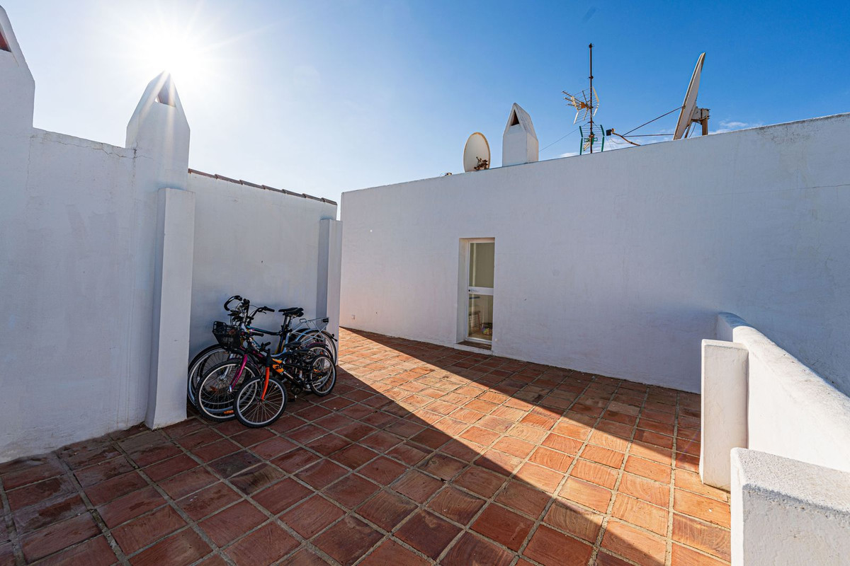 Penthouse in Casares Playa-45