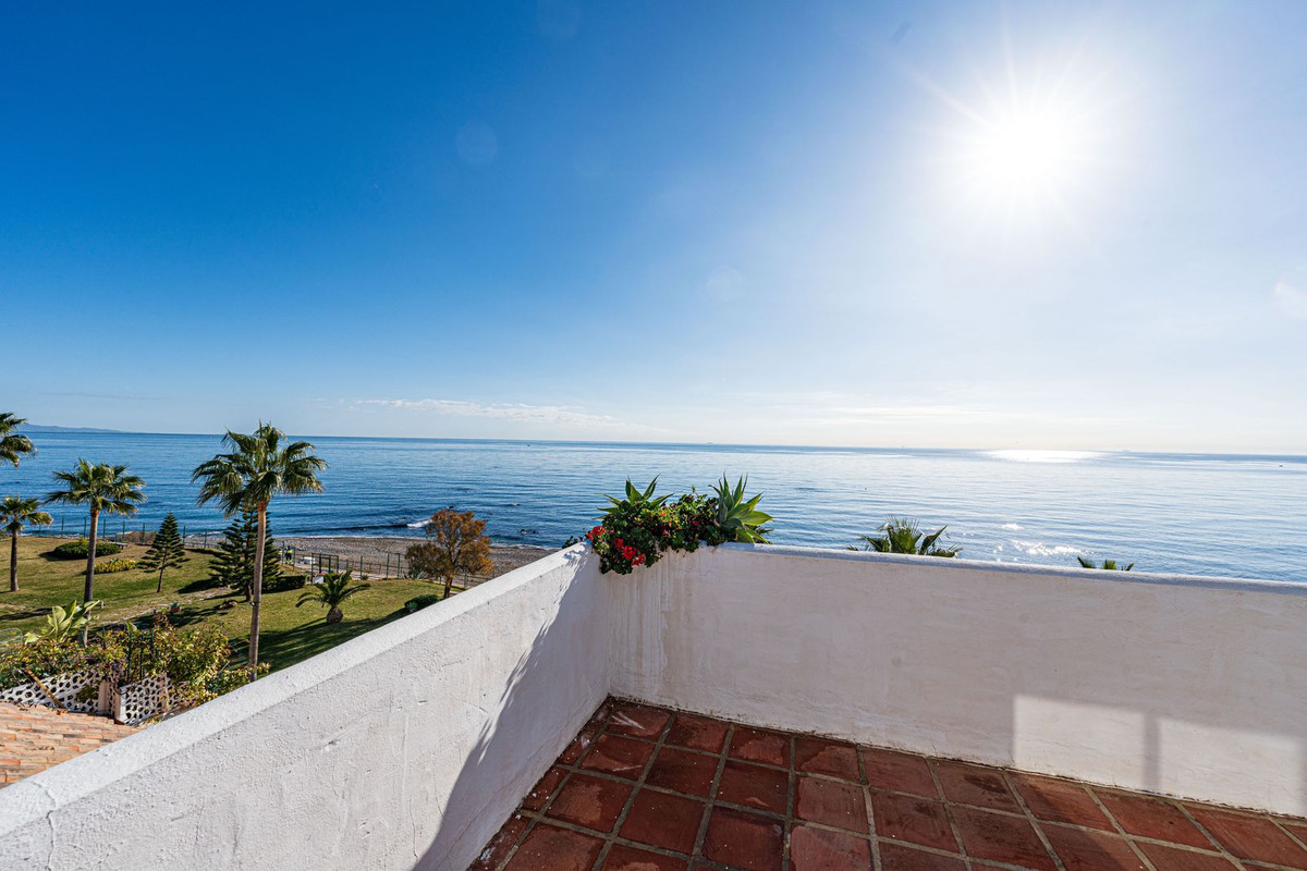 Penthouse in Casares Playa-47