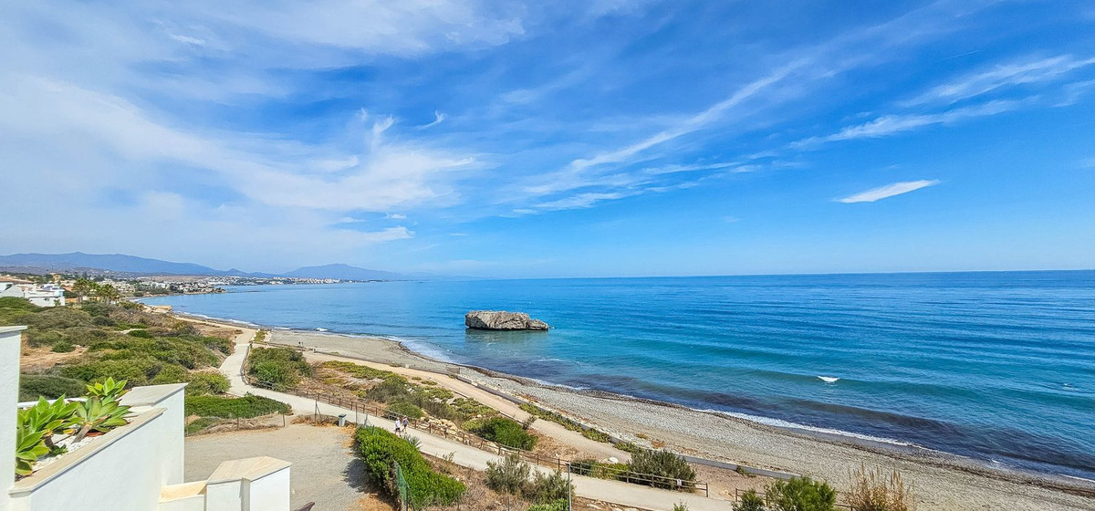 Penthouse in Casares Playa-65