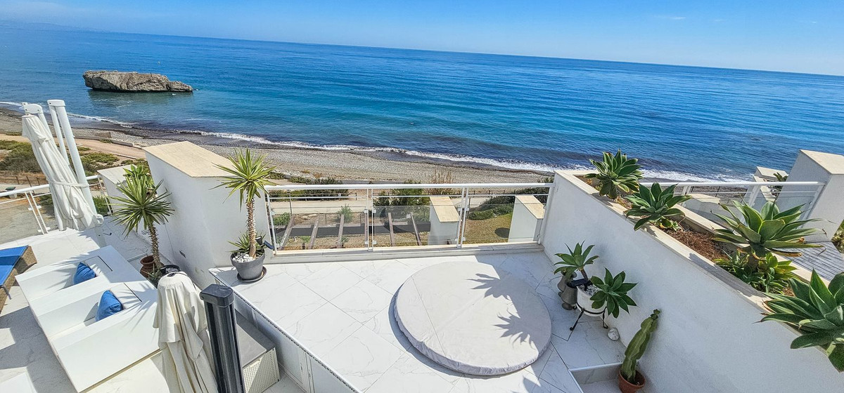 Penthouse in Casares Playa-69