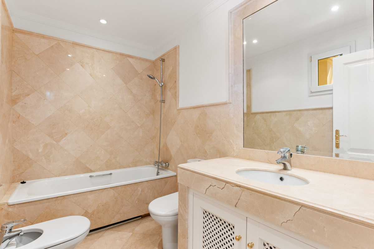 Appartement te koop in Casares Playa | 3 slaapkamers H5052766