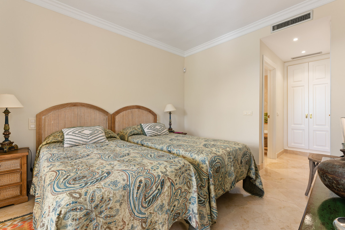 Appartement te koop in Casares Playa | 4 slaapkamers H5129995