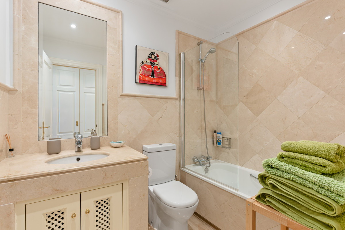 Appartement te koop in Casares Playa | 4 slaapkamers H5129995