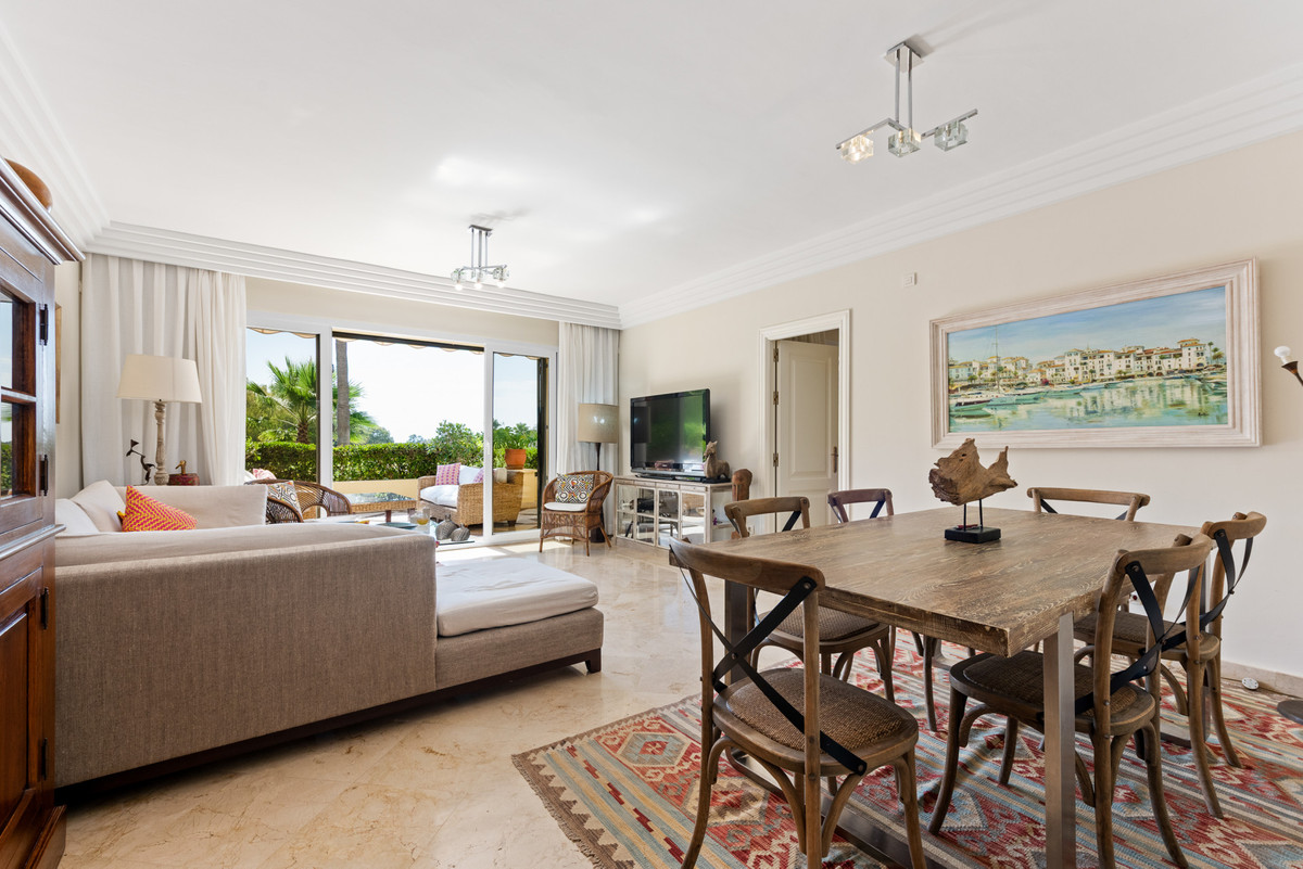 Appartement te koop in Casares Playa | 4 slaapkamers H5129995