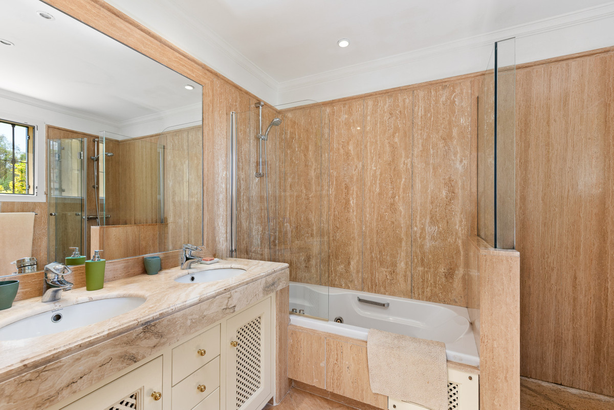Appartement te koop in Casares Playa | 4 slaapkamers H5129995