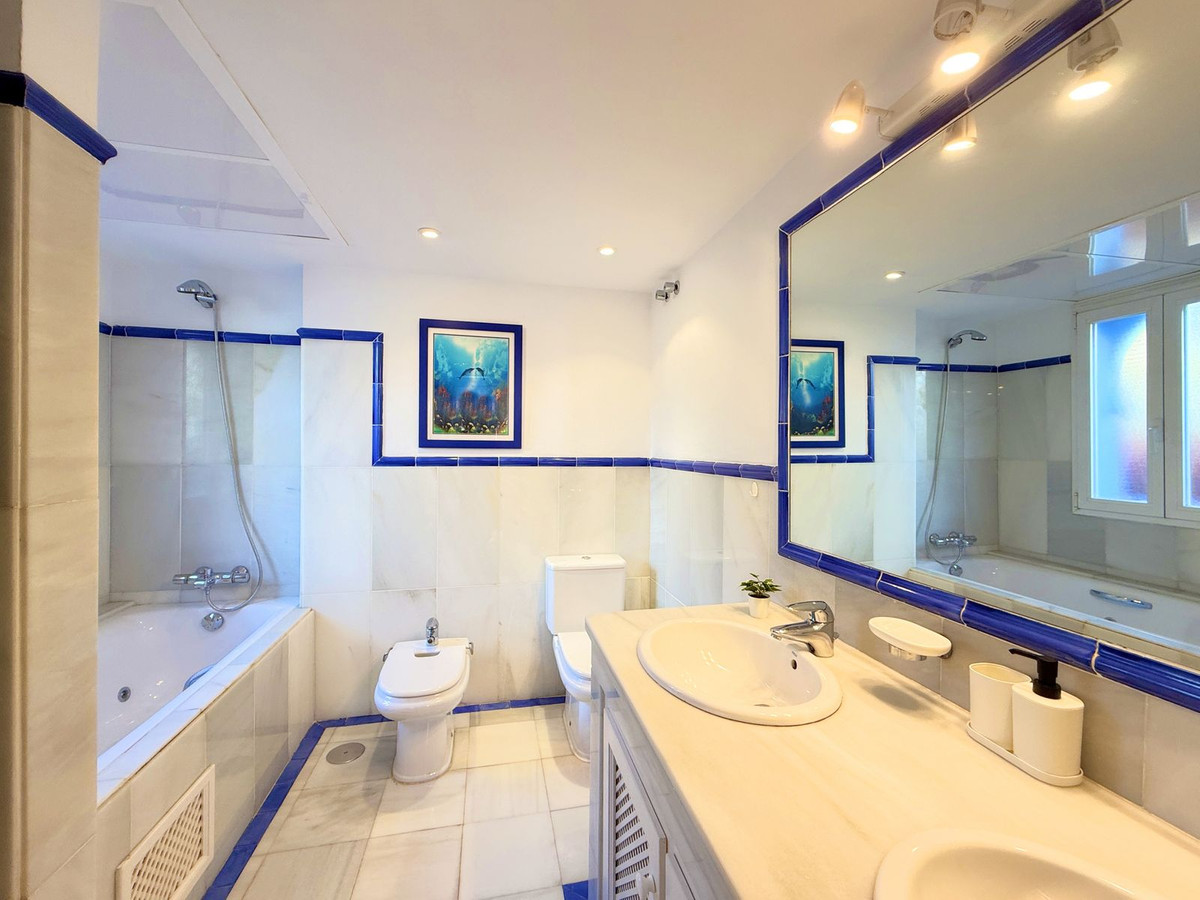 Appartement te koop in Casares Playa | 2 slaapkamers H5130829