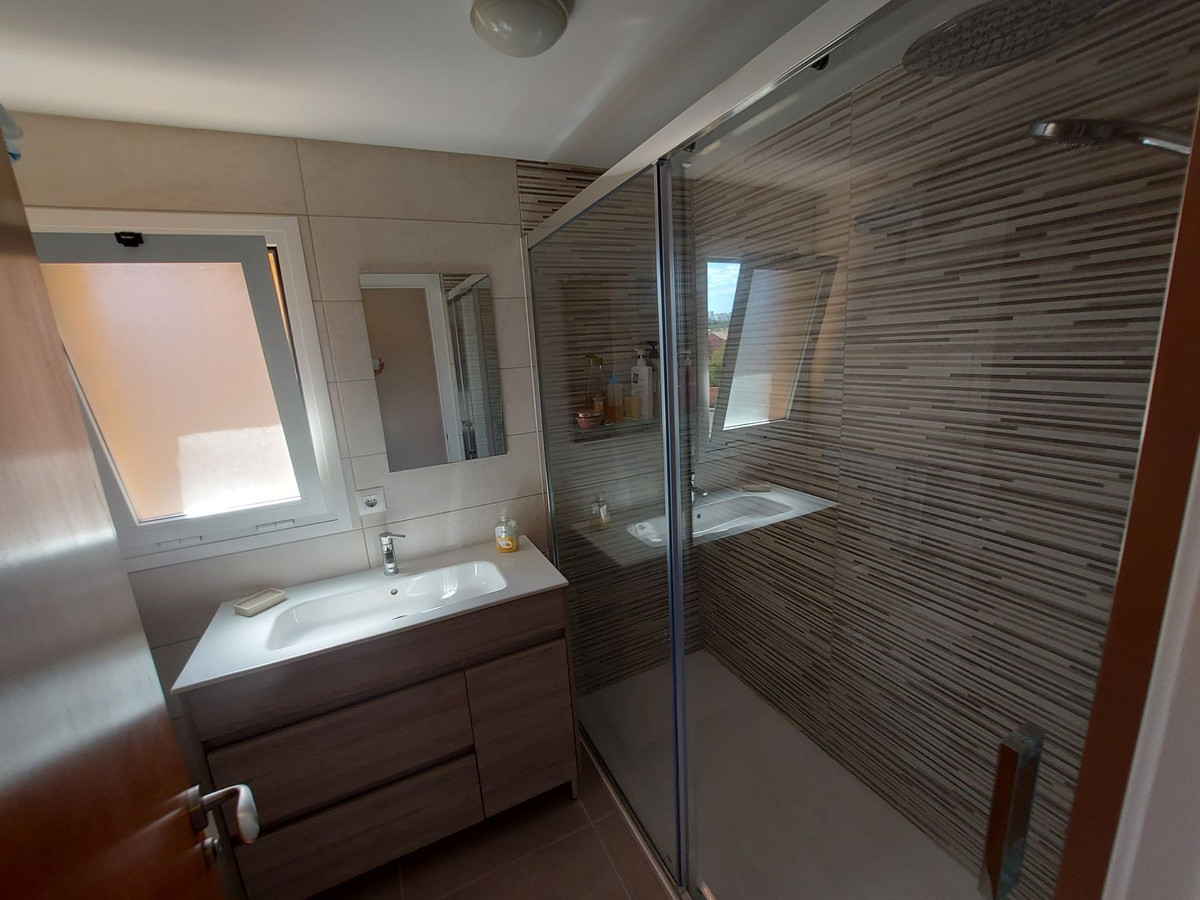 Appartement te koop in Casares Playa | 2 slaapkamers H5132275