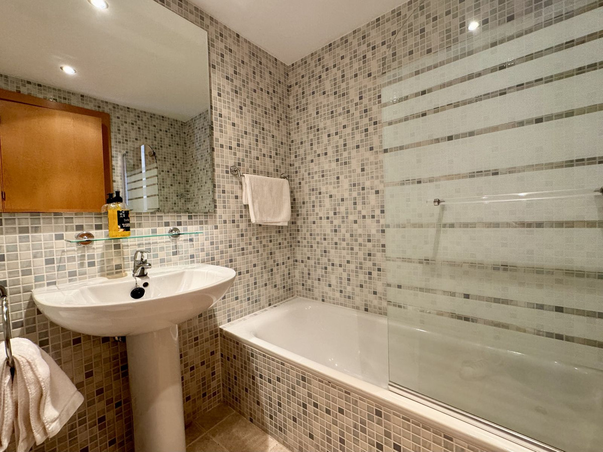 Appartement te koop in Casares Playa | 2 slaapkamers H5292076