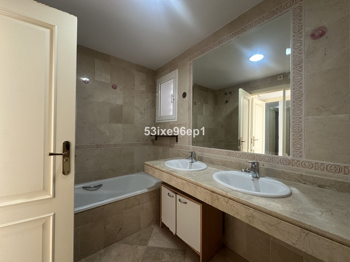 Appartement te koop in Casares Playa | 2 slaapkamers H5306623