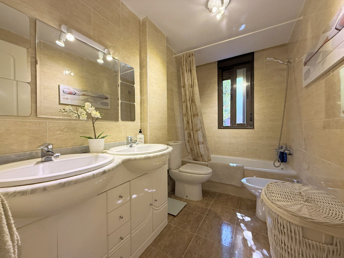 Appartement te koop in Casares Playa | 2 slaapkamers H5351566