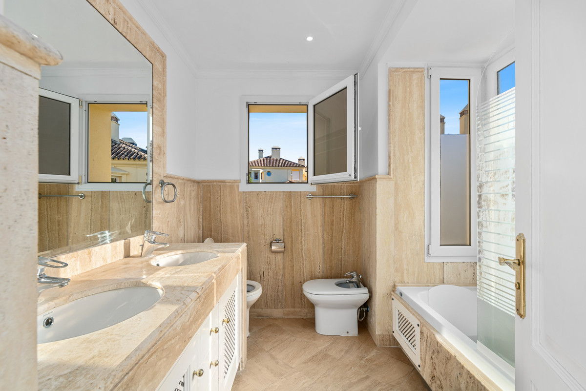 Appartement te koop in Casares Playa | 2 slaapkamers H5362225