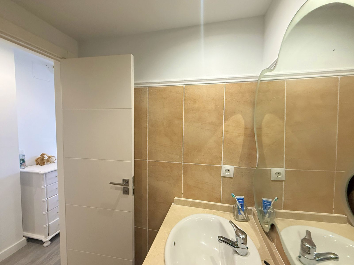 Appartement te koop in Casares Playa | 2 slaapkamers H5382076