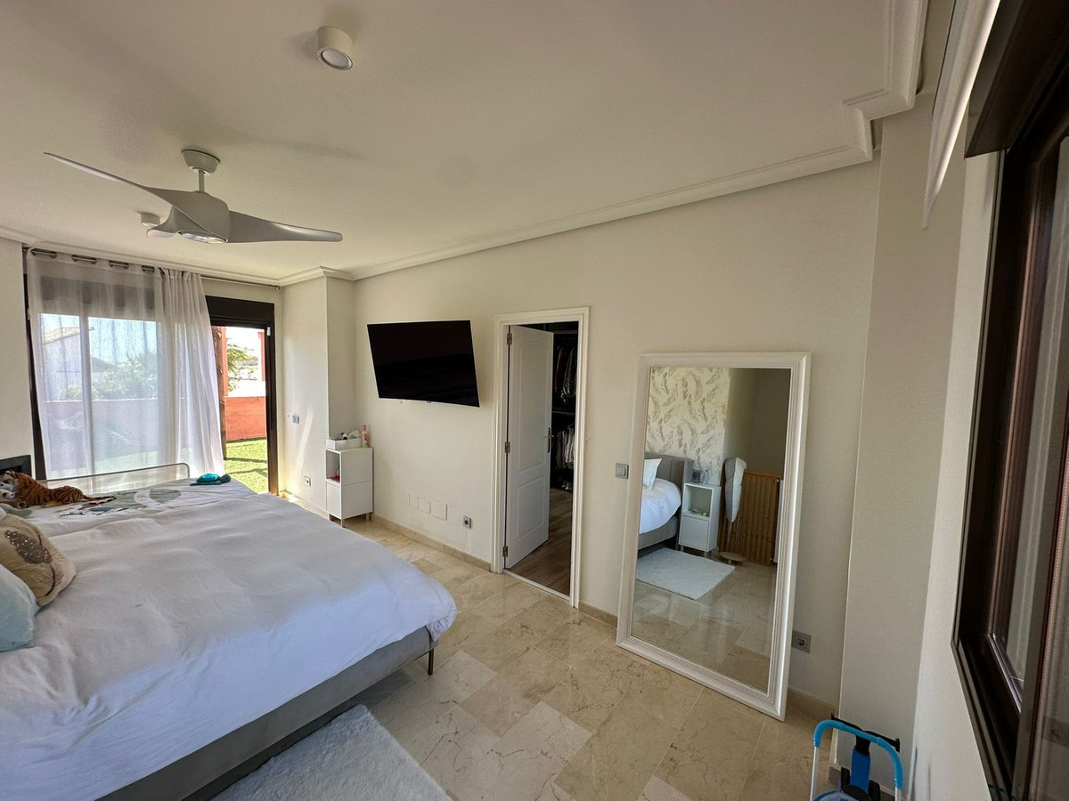 Appartement te koop in Casares Playa | 4 slaapkamers H5394247