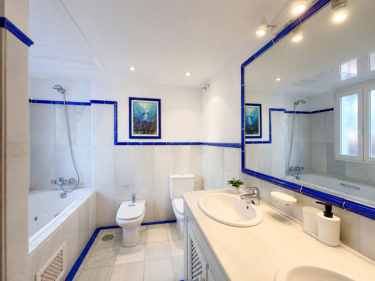 Appartement te koop in Casares Playa | 2 slaapkamers H5514322