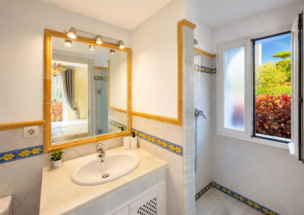 Appartement te koop in Casares Playa | 2 slaapkamers H5514322