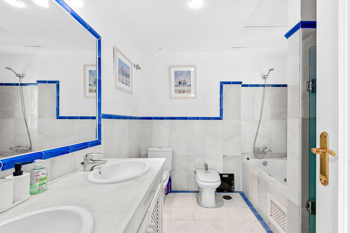 Appartement te koop in Casares Playa | 2 slaapkamers H5520193