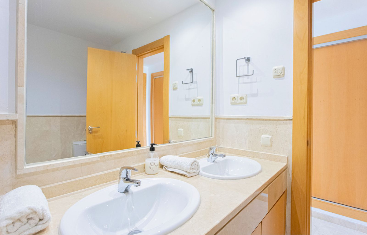 Appartement te koop in Casares Playa | 2 slaapkamers H5524213