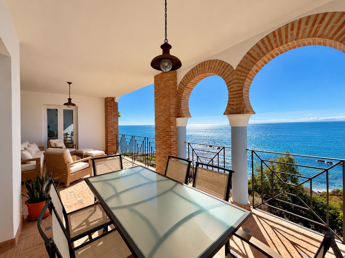 Appartement te koop in Casares Playa | 4 slaapkamers H5524645