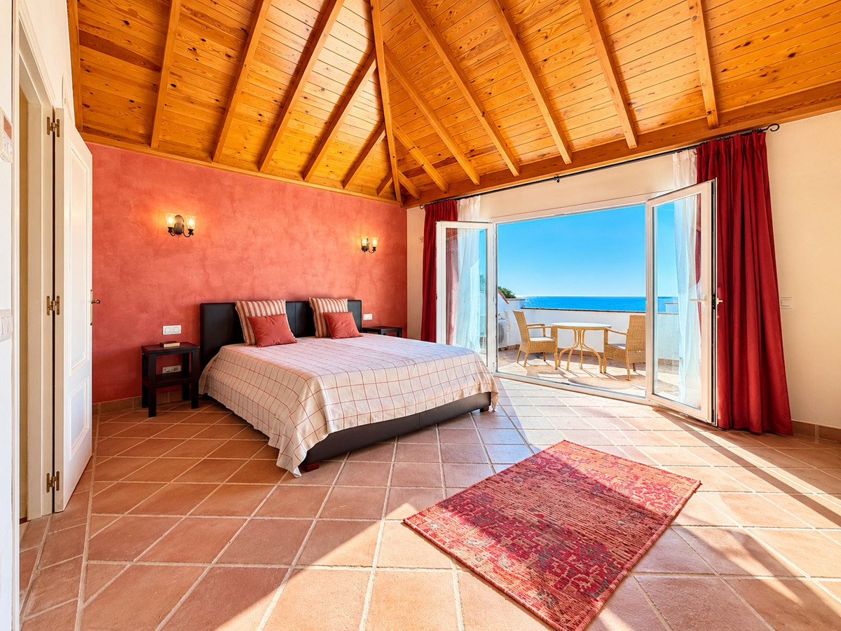 Appartement te koop in Casares Playa | 4 slaapkamers H5524645