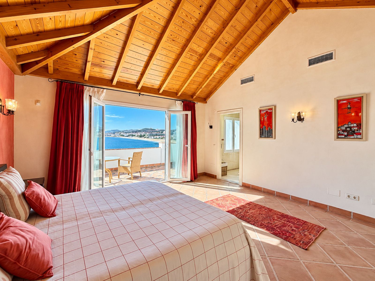 Appartement te koop in Casares Playa | 4 slaapkamers H5524645