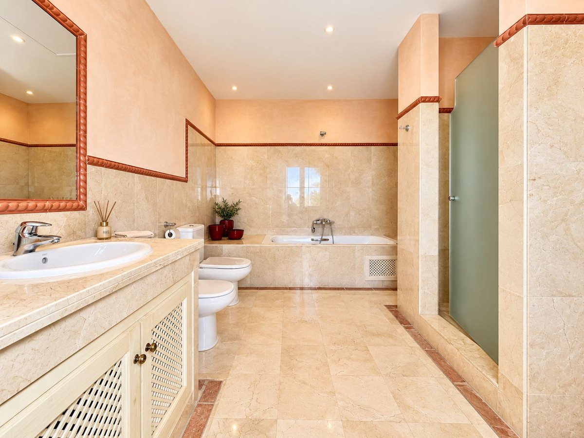 Appartement te koop in Casares Playa | 4 slaapkamers H5524645