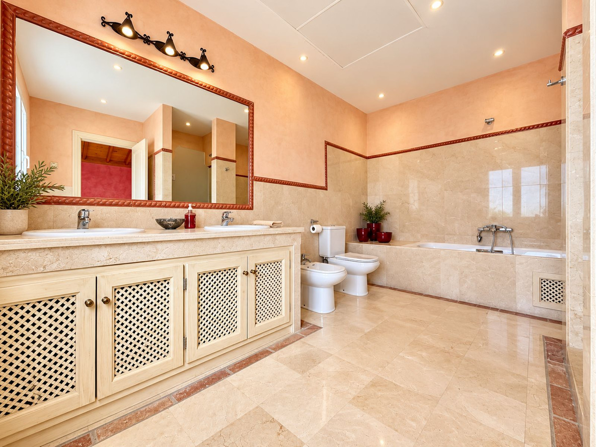 Appartement te koop in Casares Playa | 4 slaapkamers H5524645