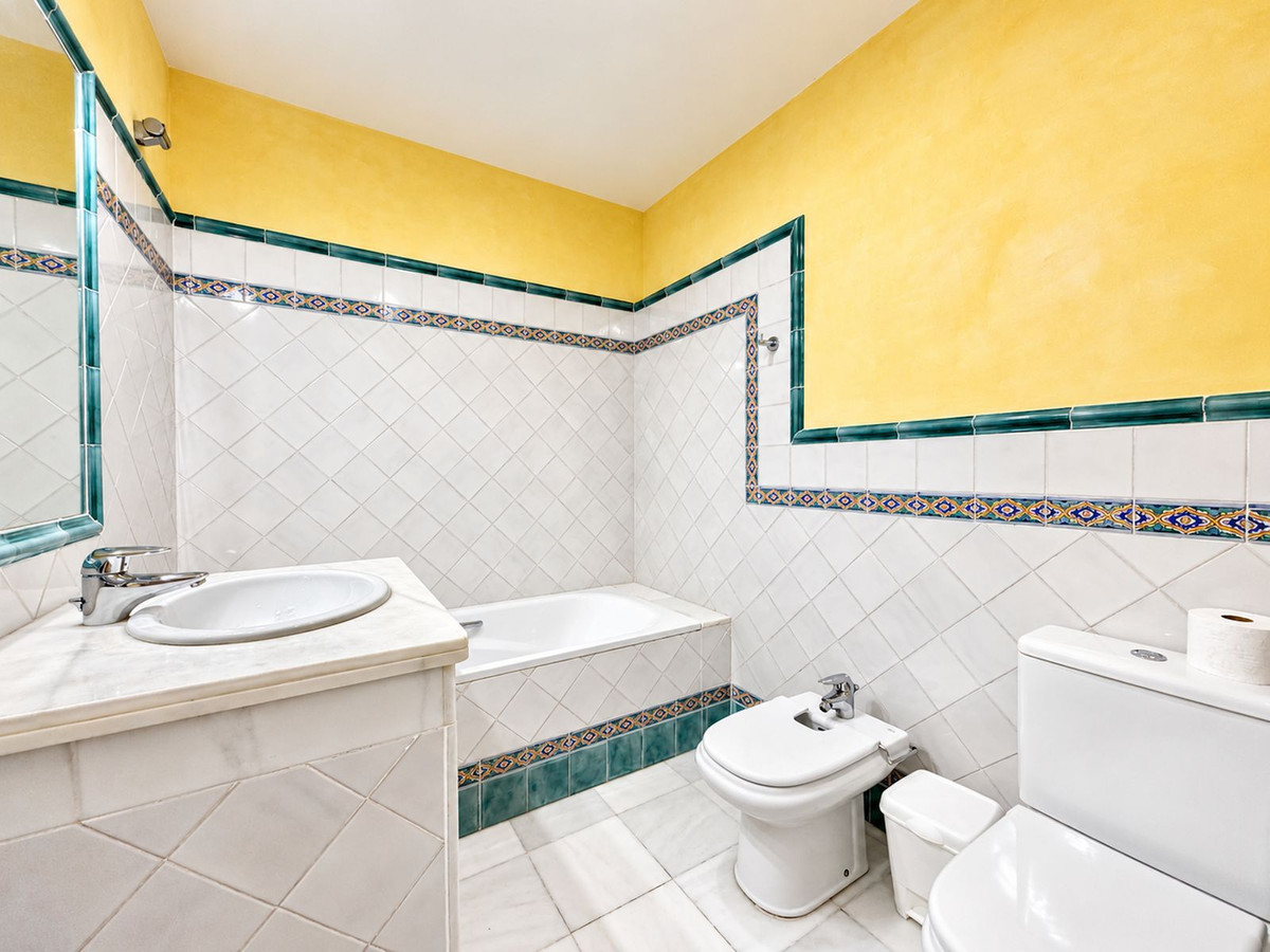 Appartement te koop in Casares Playa | 4 slaapkamers H5524645