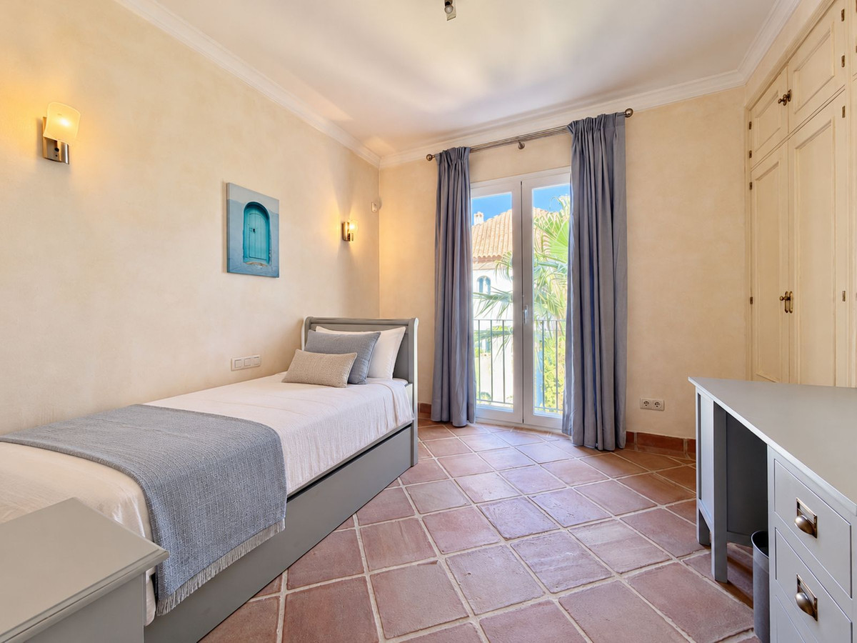 Appartement te koop in Casares Playa | 4 slaapkamers H5524645