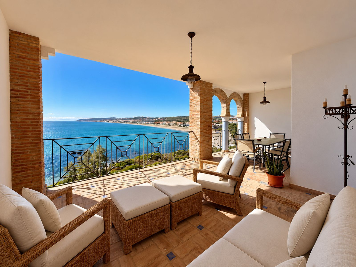 Appartement te koop in Casares Playa | 4 slaapkamers H5524645