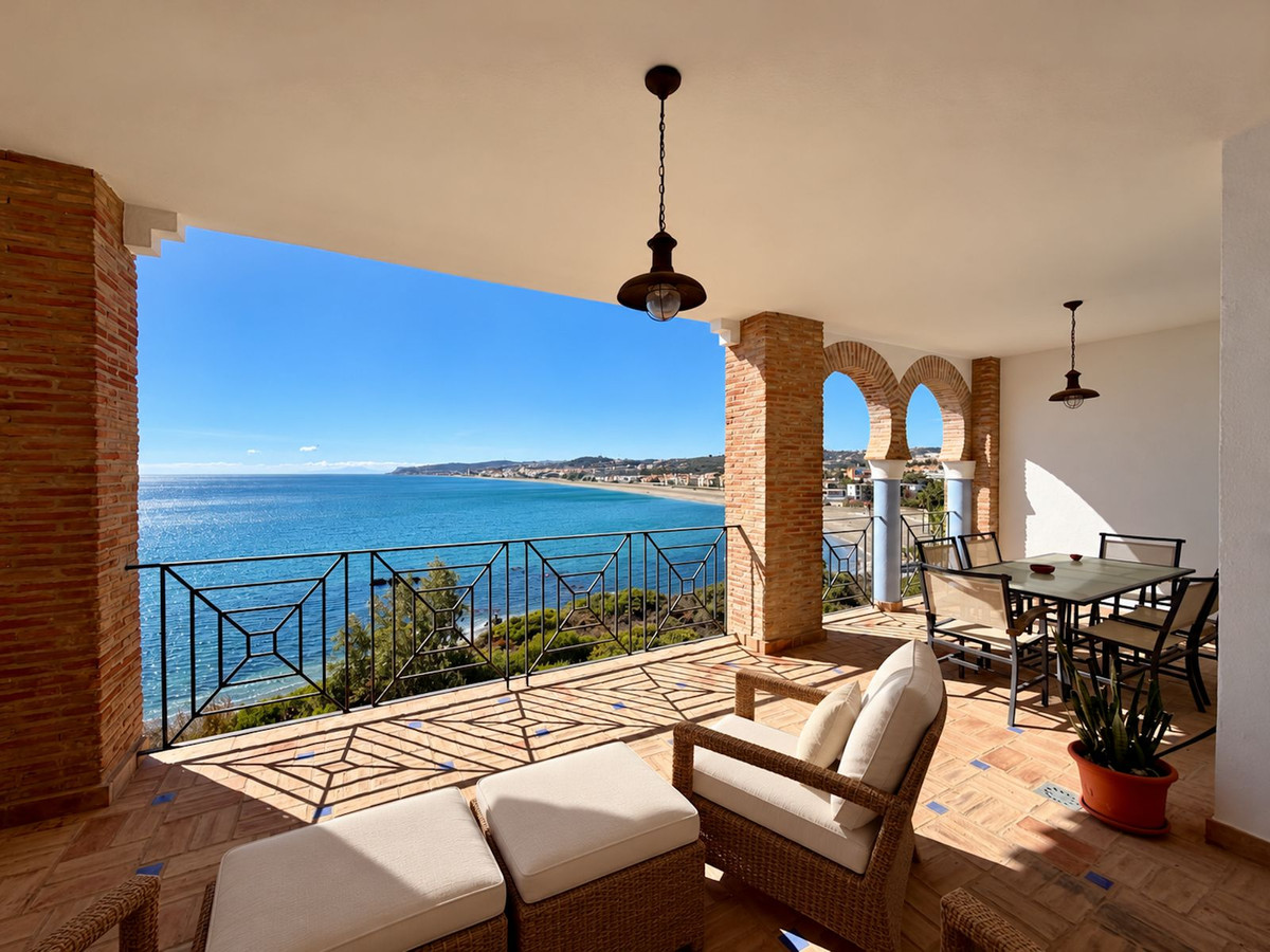 Appartement te koop in Casares Playa | 4 slaapkamers H5524645