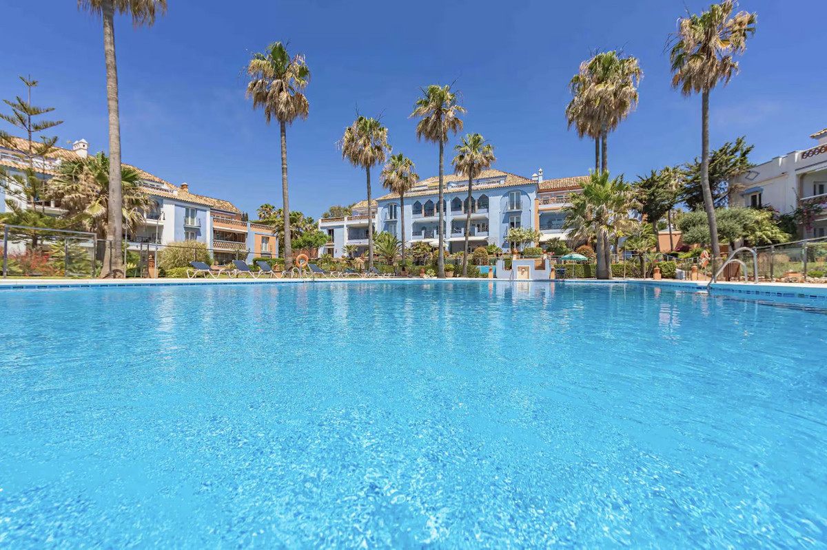 Appartement te koop in Casares Playa | 4 slaapkamers H5524645