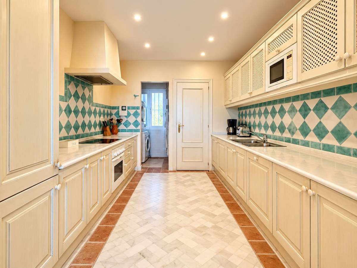 Appartement te koop in Casares Playa | 4 slaapkamers H5524645