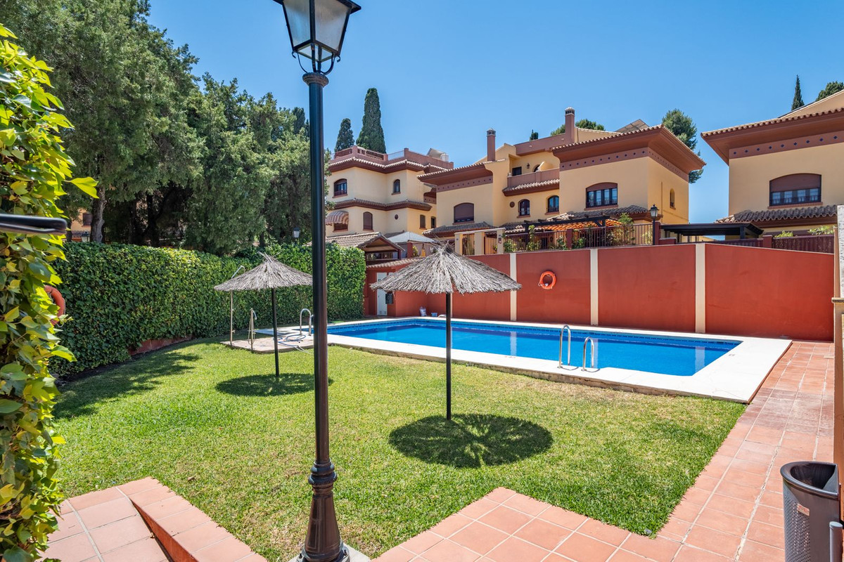 Appartement te koop in Churriana | 4 slaapkamers H5400055