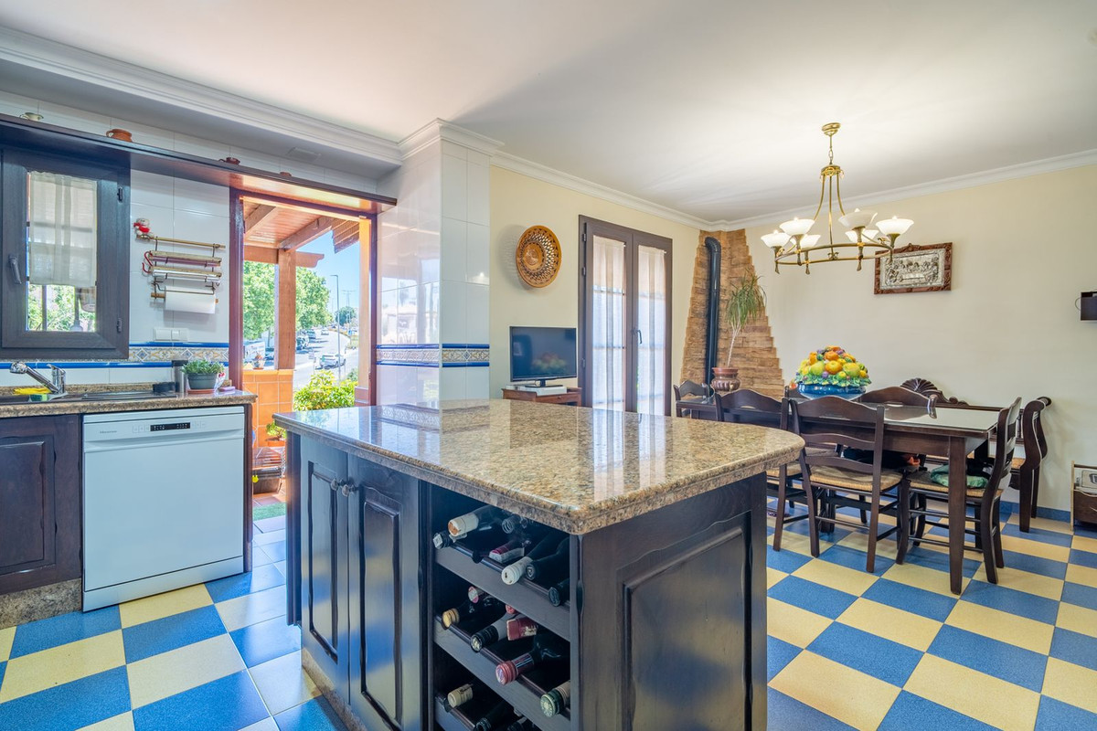 Appartement te koop in Churriana | 4 slaapkamers H5400055