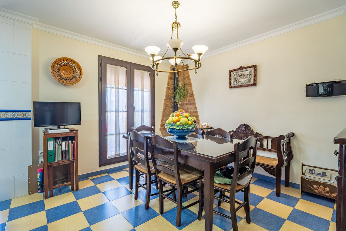 Appartement te koop in Churriana | 4 slaapkamers H5400055
