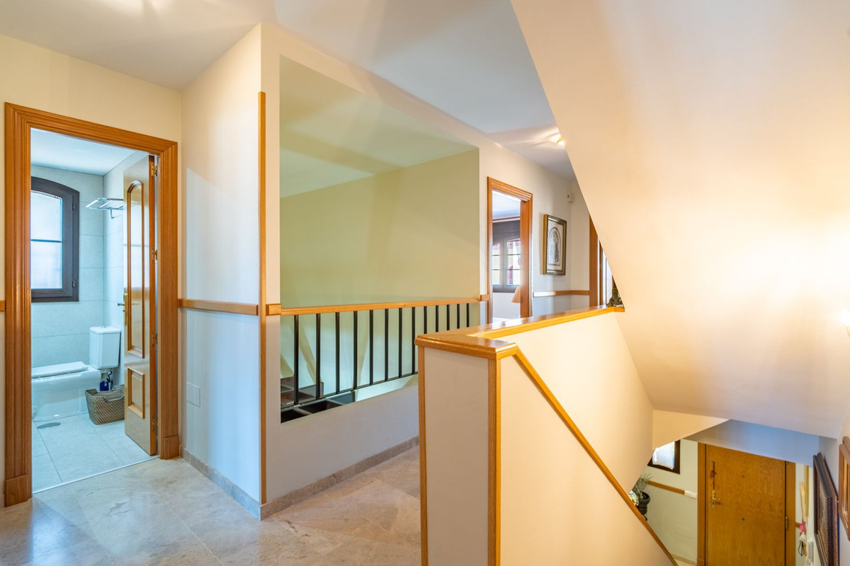 Appartement te koop in Churriana | 4 slaapkamers H5400055