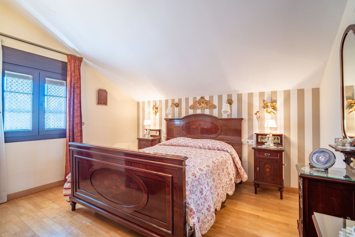 Appartement te koop in Churriana | 4 slaapkamers H5400055