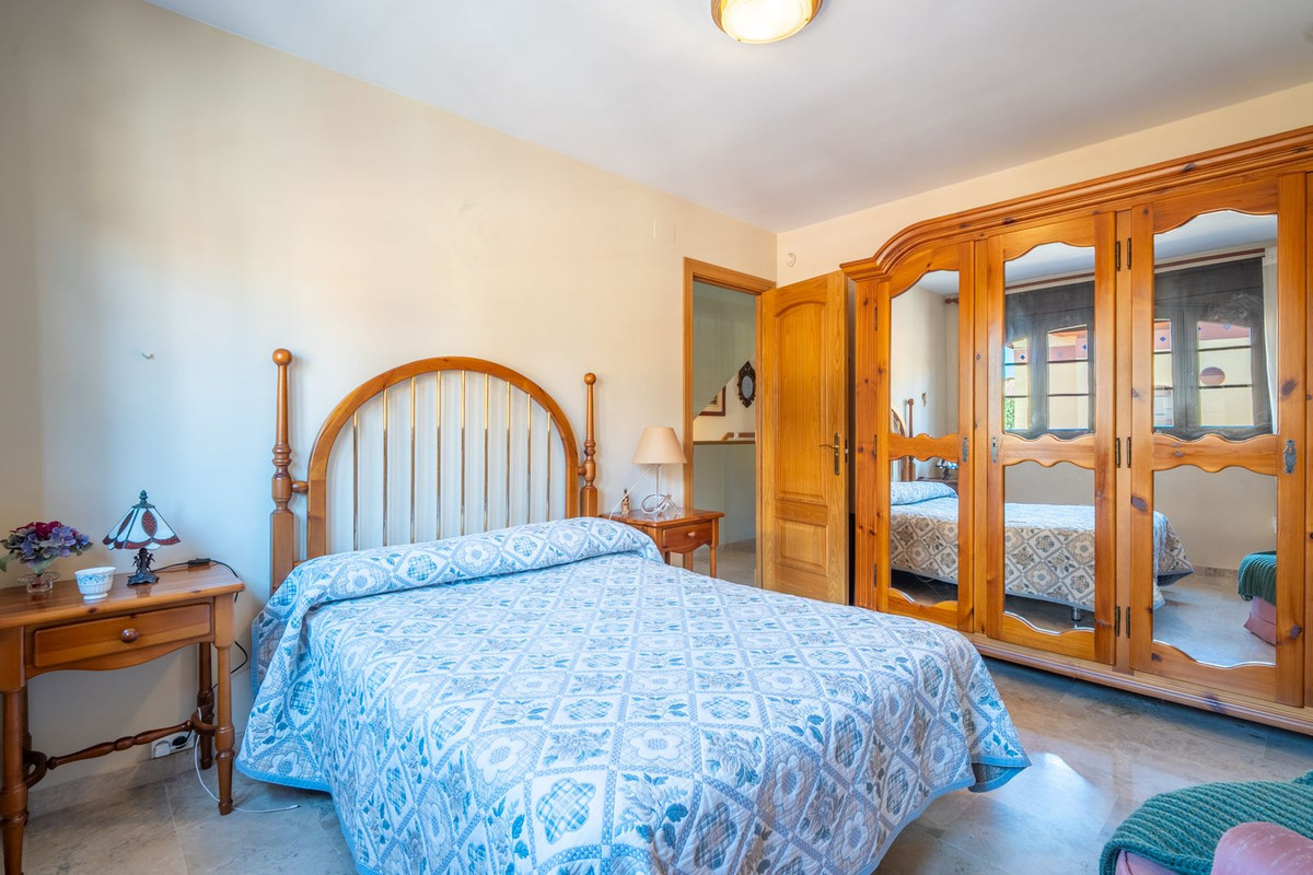 Appartement te koop in Churriana | 4 slaapkamers H5400055