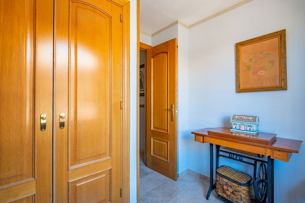 Appartement te koop in Churriana | 4 slaapkamers H5400055