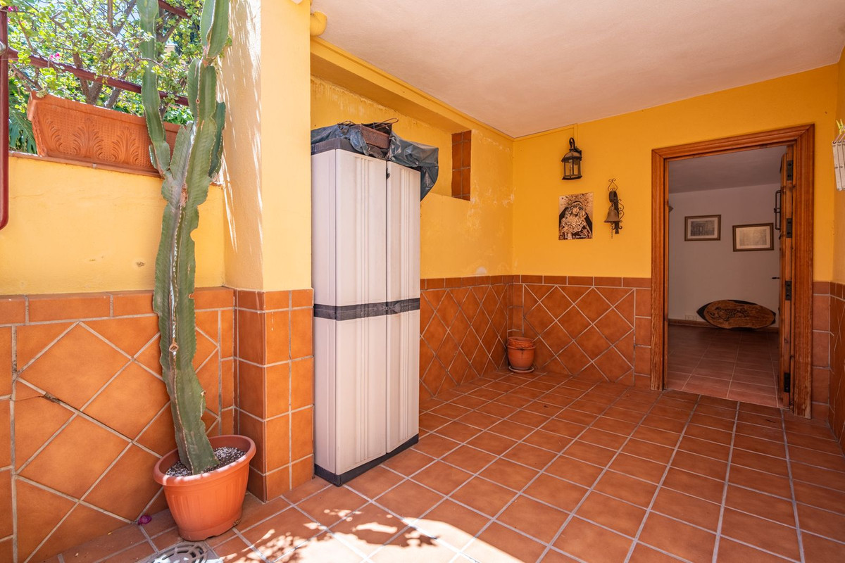 Appartement te koop in Churriana | 4 slaapkamers H5400055