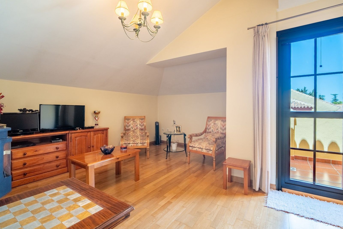 Appartement te koop in Churriana | 4 slaapkamers H5400055