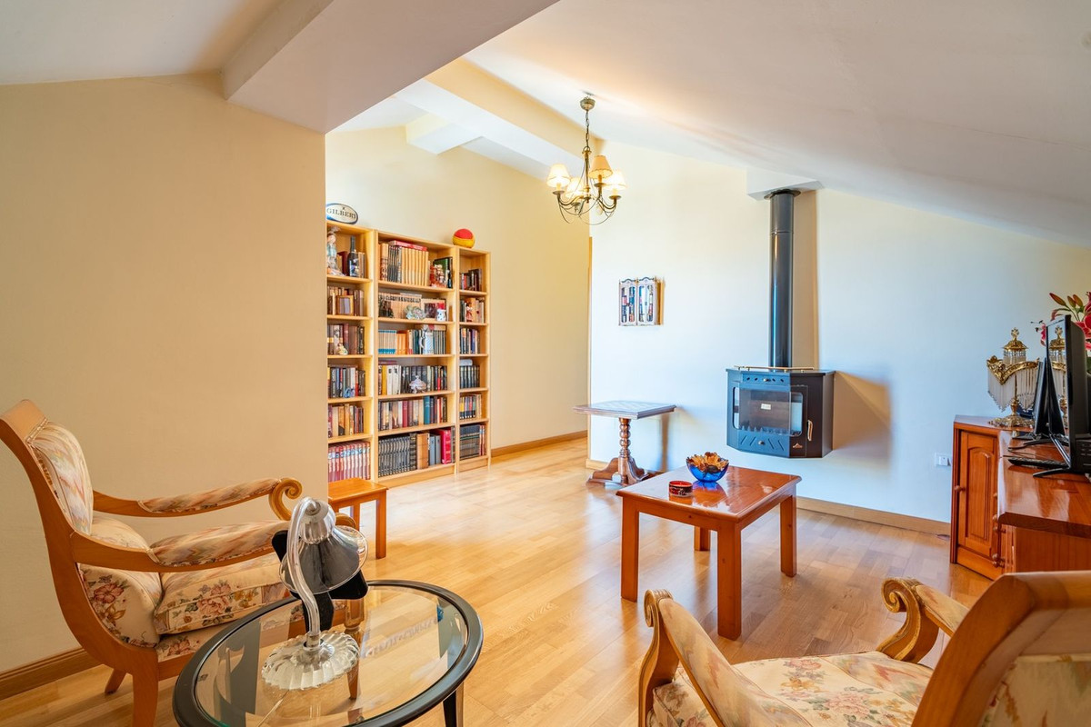 Appartement te koop in Churriana | 4 slaapkamers H5400055