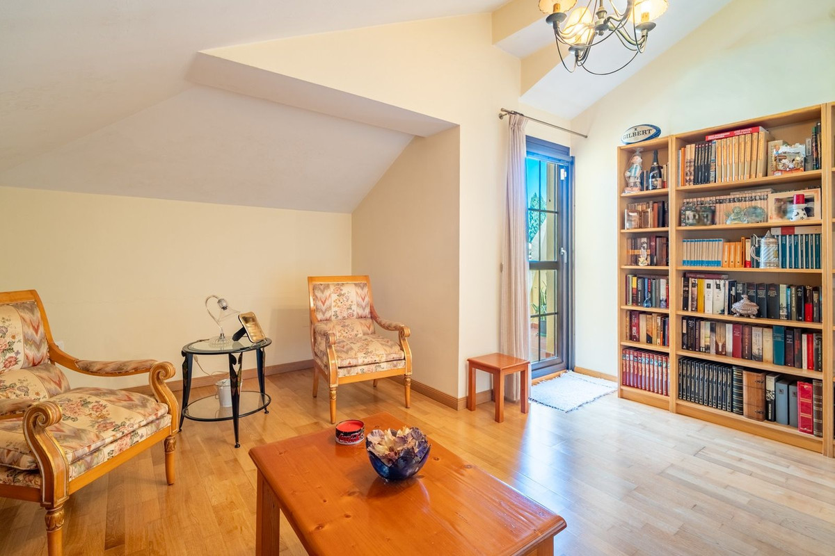 Appartement te koop in Churriana | 4 slaapkamers H5400055