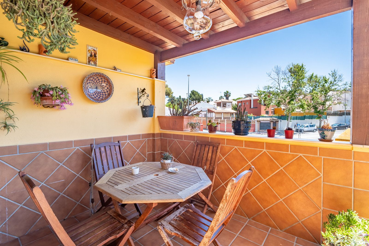 Appartement te koop in Churriana | 4 slaapkamers H5400055