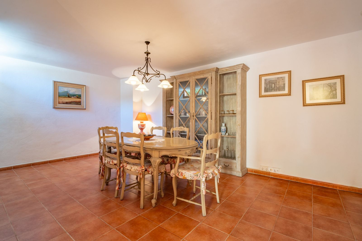 Appartement te koop in Churriana | 4 slaapkamers H5400055